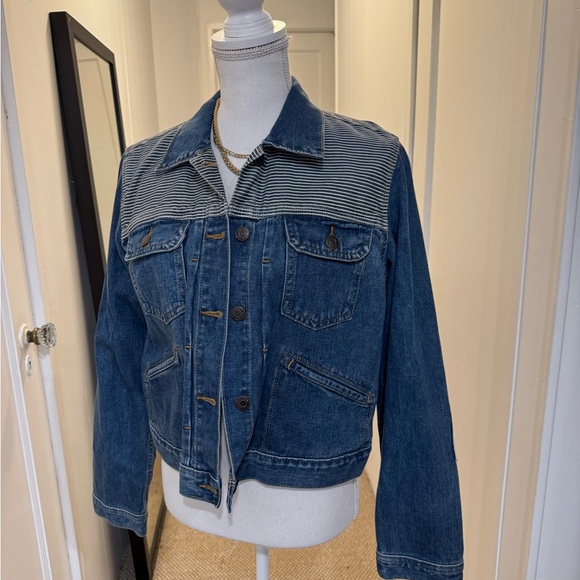 Gap Blue Lightweight Denim Jacket with Pointed Collar and Standard Fit - Picture 2 of 10
